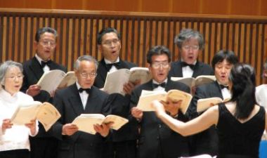 「緑の音楽祭」で歌うシンフォ